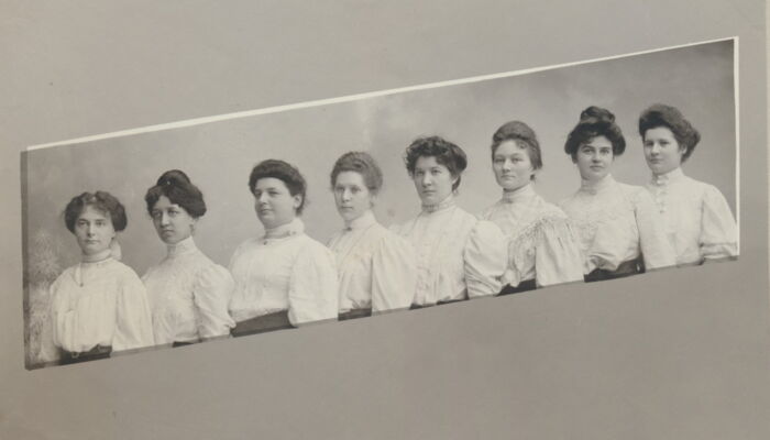 Gruppenbild Mitarbeiterinnen Telefonzentrale 1904
