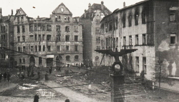 Wieland-Verwaltungsgebäude nach dem Bombenangriff